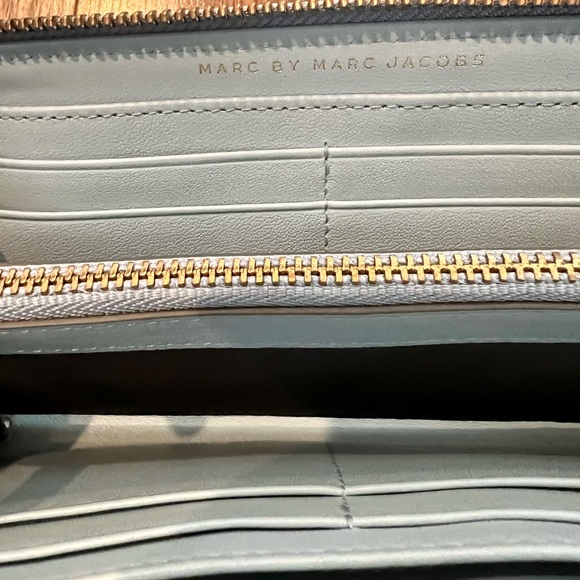 MARC JACOBS Leather Zip Around Clutch Wallet - Picture 5 of 9